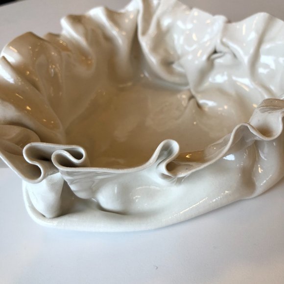 Hand-made Creamy White Heart with Ruffled Edge Ceramic Dish - LARGE - Picture 6 of 7